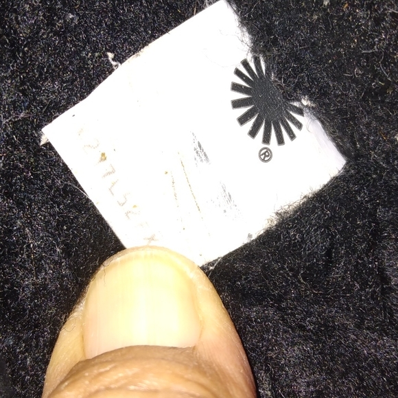 UGG Slippers - Picture 6 of 8